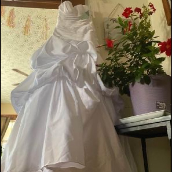 Beautiful corset wedding gown - Picture 4 of 4